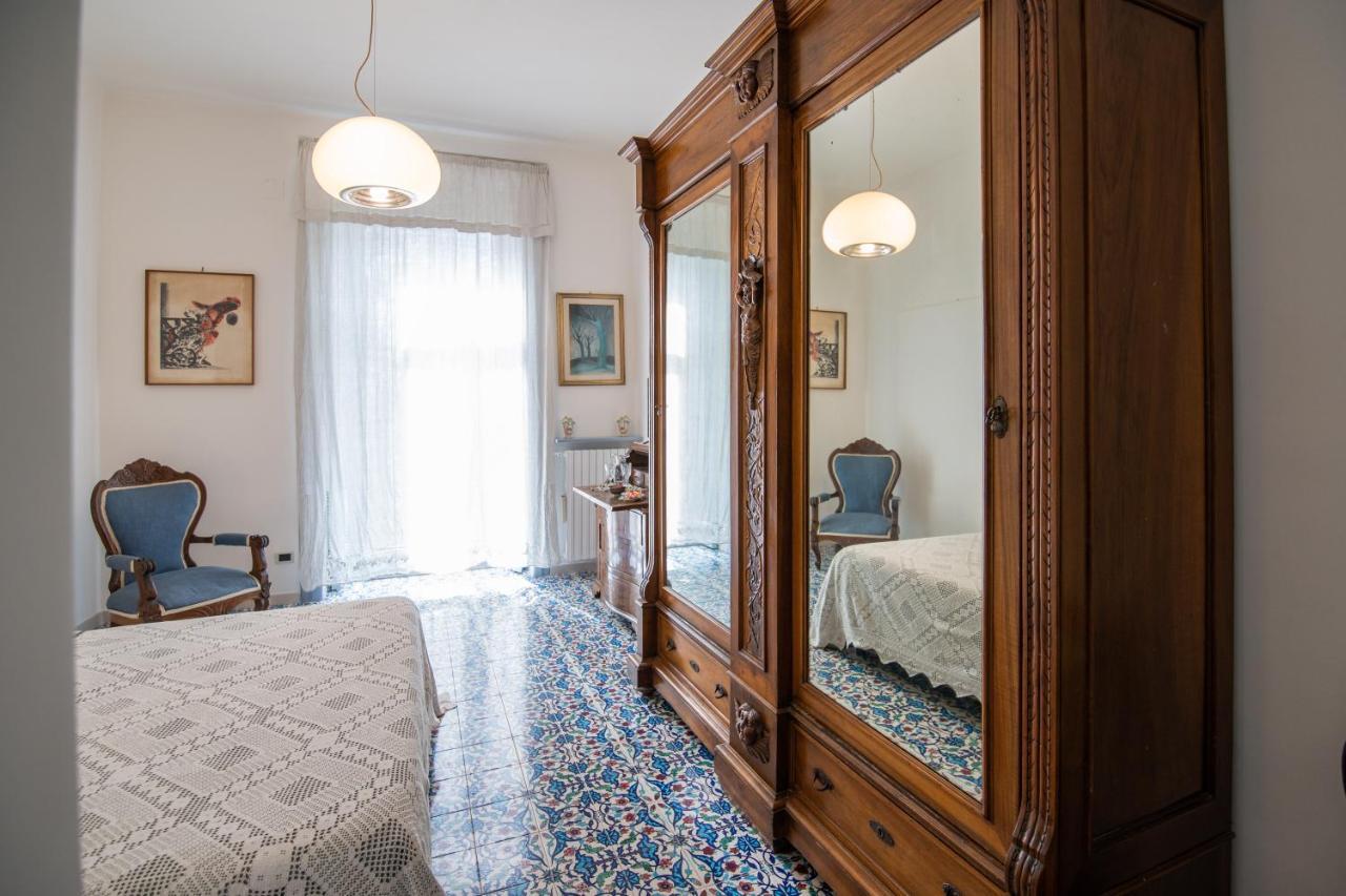 D'Angleterre Guest House Salerno Bagian luar foto