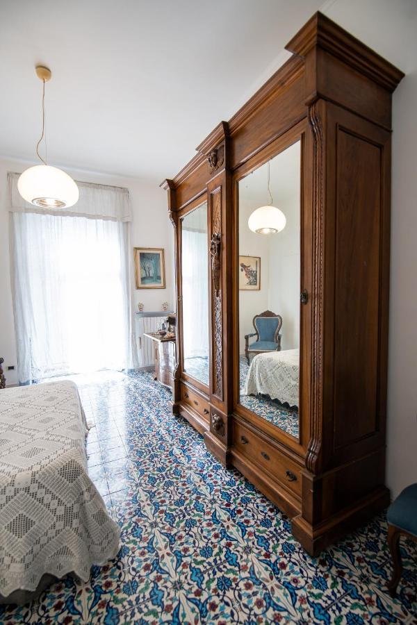 D'Angleterre Guest House Salerno Bagian luar foto